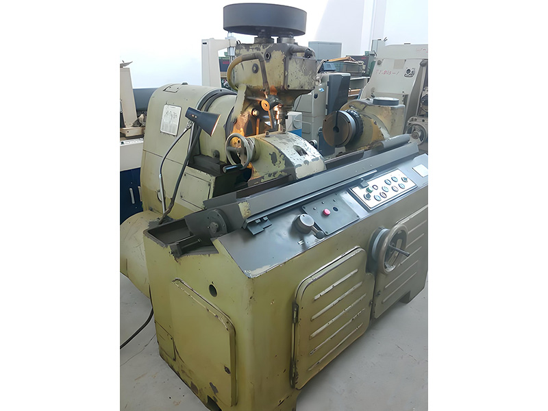 Spline milling machine